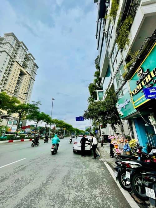 Bán nhà mặt phố Đại Cồ Việt 22m² giá 12.95 tỷ - Lô góc độc nhất khu vực!