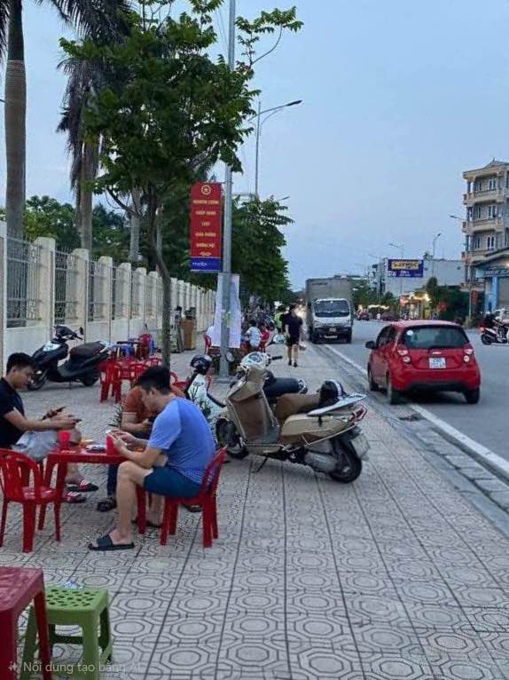 Nhà 3 tầng mặt đường Ngô Gia Tự, Long Biên, 81m² - Giá chỉ 6 tỷ!