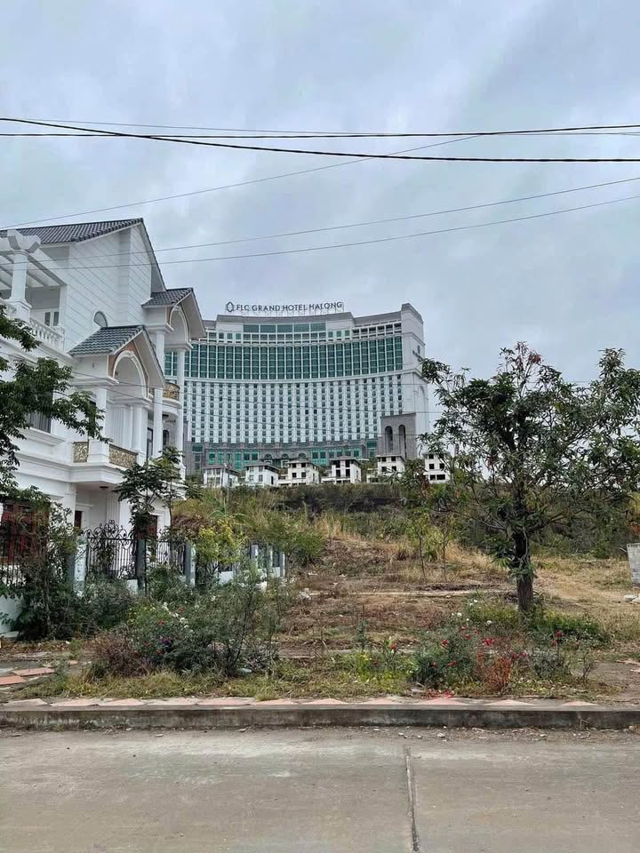 Đất Biệt Thự Đồi Văn Nghệ Cột 5, Hạ Long 300m² giá 12 tỷ - View Vịnh Hạ Long tuyệt đẹp!