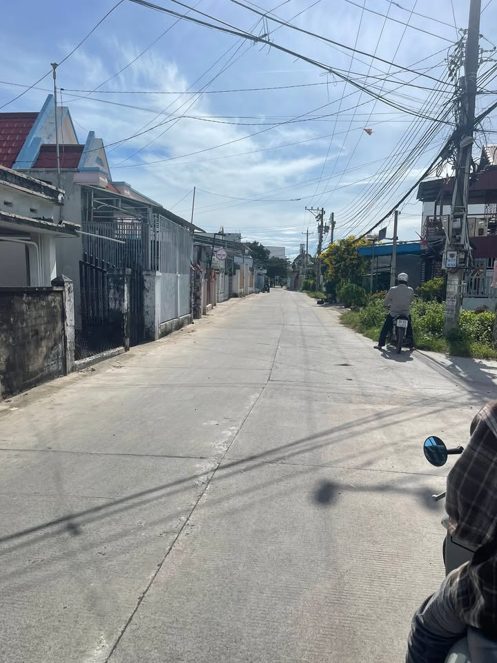 Nhà phố phường Bình Tân, La Gi 95m² giá 1.1 tỷ - Chính chủ bán gấp!