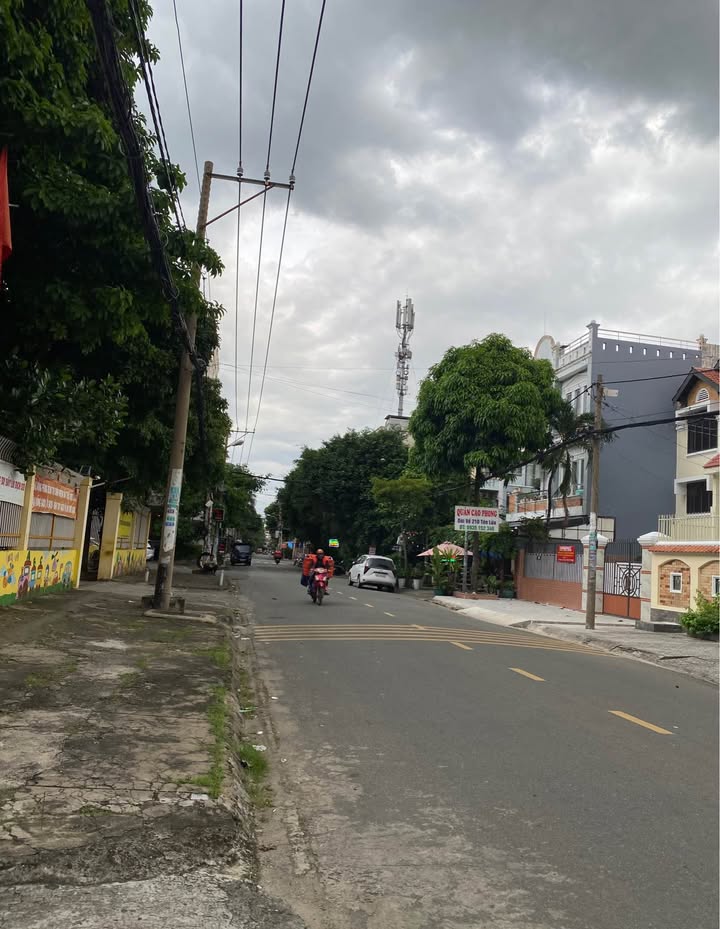 Biệt thự cao cấp khu Tên Lửa, Bình Trị Đông B, 200m² giá 35 tỷ - Thiết kế sang trọng, đầy đủ tiện ích!