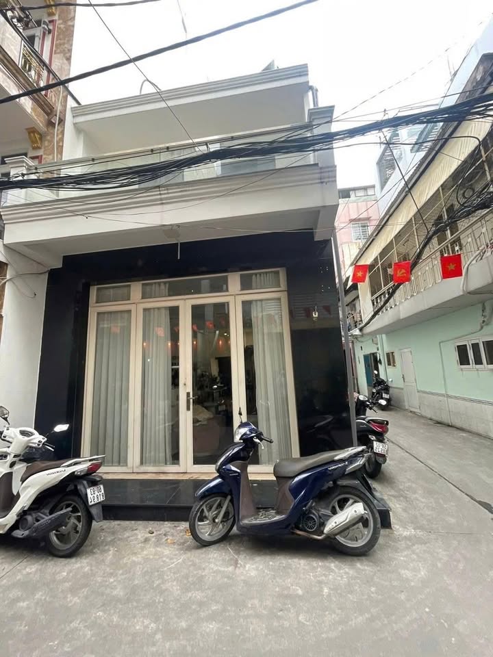 Nhà Quận 10 60m² giá 14.5 tỷ - Tiềm năng cho thuê cao!