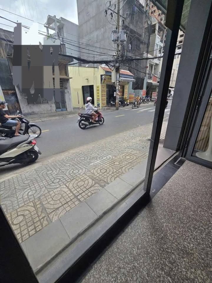 Nhà cho thuê mặt phố Trịnh Đình Trọng, Tân Phú 40m² giá chỉ 9 triệu - Nội thất đầy đủ!