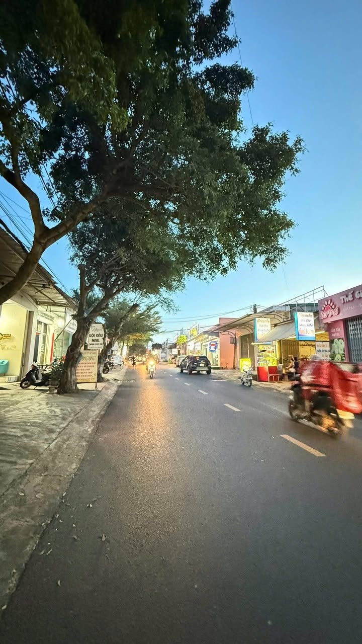 Nhà góc 2 mặt tiền Hoàng Hoa Thám, TP. Buôn Ma Thuột, 170m² giá 9.5 tỷ - Đầu tư sinh lời cao!