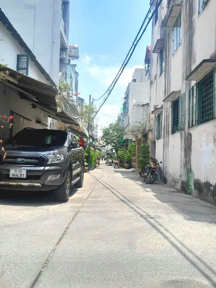 Nhà 5 tầng hẻm xe hơi 3 tháng 2, 36m² giá 5 tỷ - Cơ hội vàng cho nhà đầu tư!