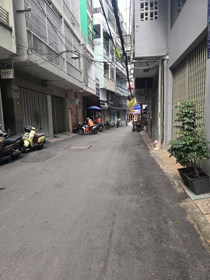 Nhà phố Xuân Diệu, Tân Bình 28m² giá 4 tỷ - Cách sân bay chỉ 5 phút!