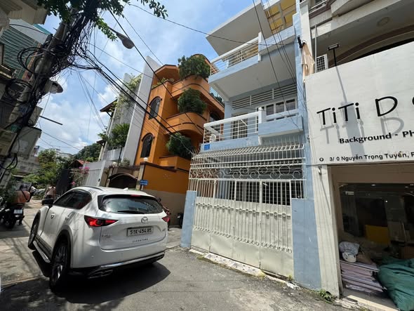 Nhà đẹp 3 mặt tiền Nguyễn Trọng Tuyển, Phú Nhuận - Giá chỉ 9 tỷ TL!