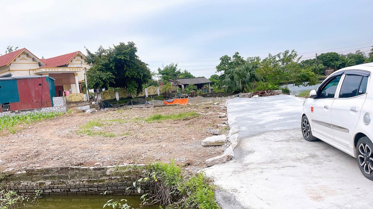 Đất Hùng Dũng, Hưng Hà 130m² giá 500 triệu - Sổ đỏ chính chủ, view ao thoáng mát!