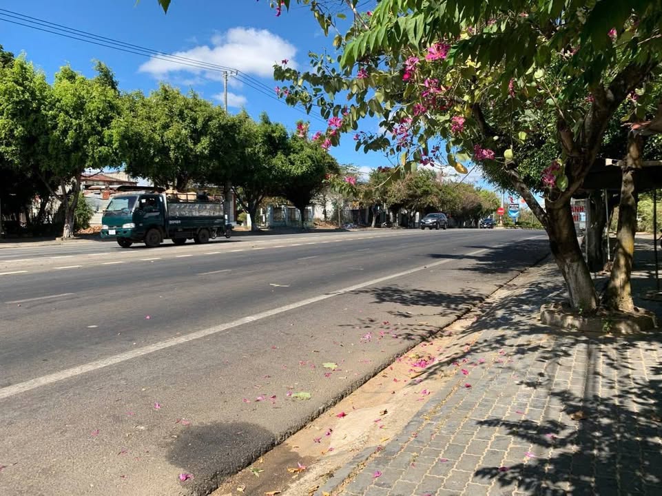 Nhà 2 mặt tiền Phạm Văn Đồng, Trần Hưng Đạo, 350m² chỉ 2 tỷ - Đầu tư sinh lời ngay!