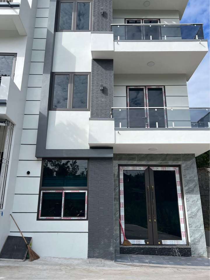 Nhà 3 tầng Hà Lầm 62m² giá 2.35 tỷ - Sang trọng, hiện đại