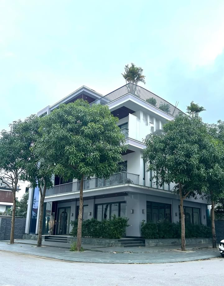 Cho thuê nhà mặt tiền đường Lê Nin, Vinh 180m² - Thiết kế hiện đại, sẵn sàng kinh doanh!