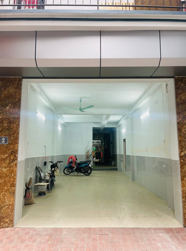 Cho thuê nhà phố Đình Thôn - Tầng 1 45m², Tầng 2 68m² - Vị trí đắc địa cho văn phòng