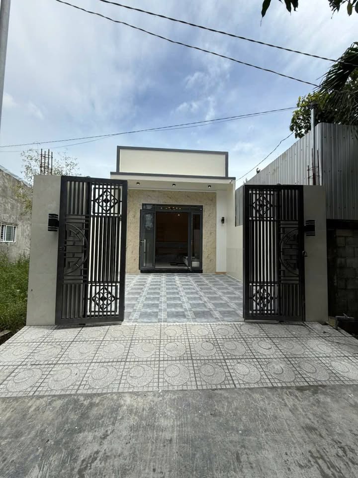 Nhà phố mặt tiền Dương Minh Châu 100m² giá 1.3 tỷ - Full nội thất sang trọng!