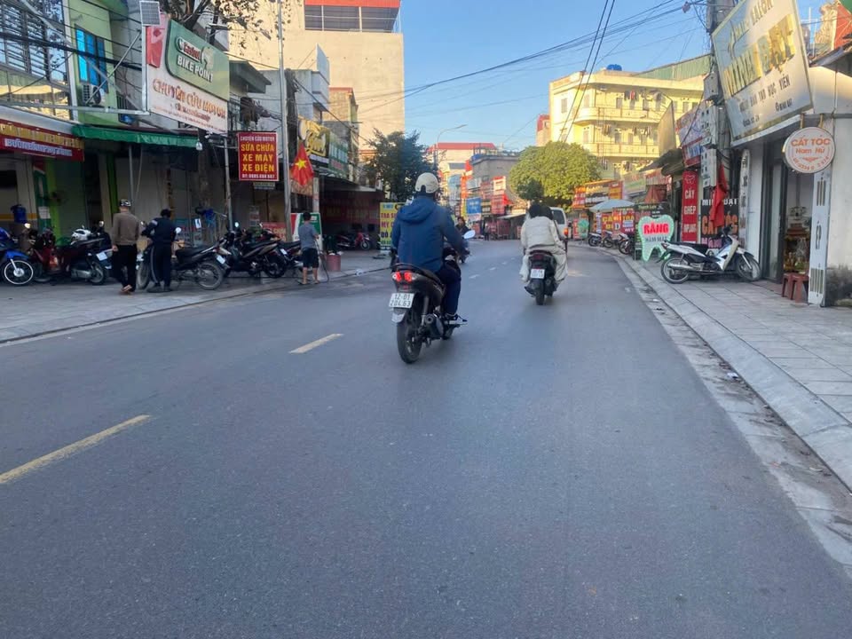 Đất mặt đường Sơn Đông, phường Nam Sơn, 192m² - Kinh doanh sầm uất ngay ngã tư!