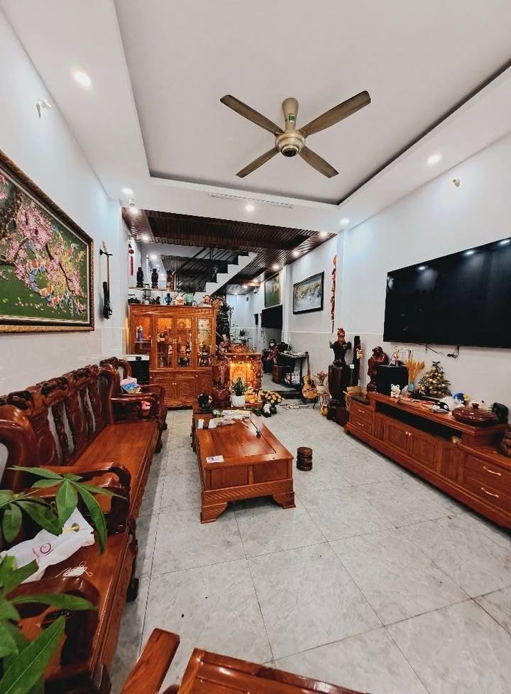 Nhà 5 tầng Lạc Long Quân, Quận 11, 71.4m² giá 9 tỷ - Nhà mới vào ở liền!