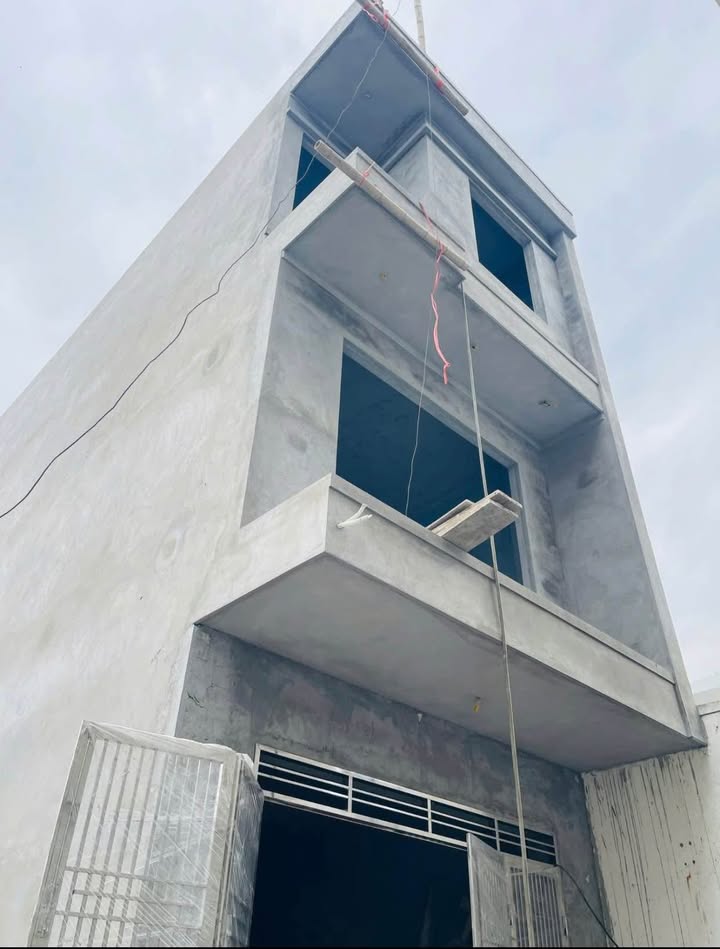 Căn nhà 3 tầng Trần Hưng Đạo 56m² giá 2.1 tỷ - Công năng đầy đủ, hướng Tây hợp phong thủy!