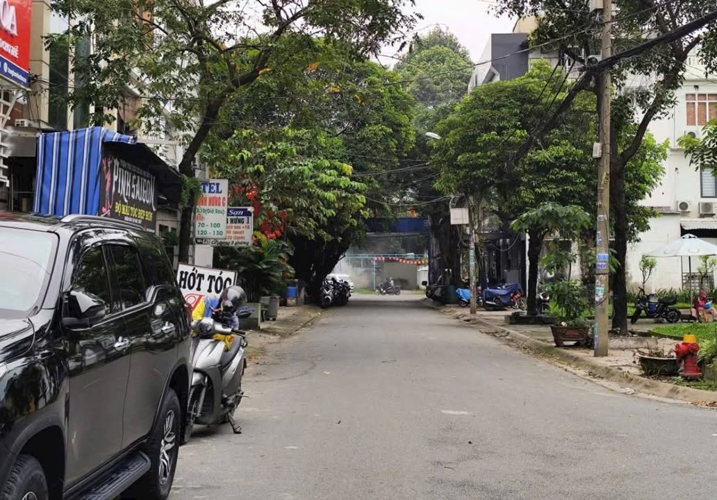 Nhà phố 120m² tại Tân Chánh Hiệp giá 12 tỷ - Gần công viên, cần bán gấp!