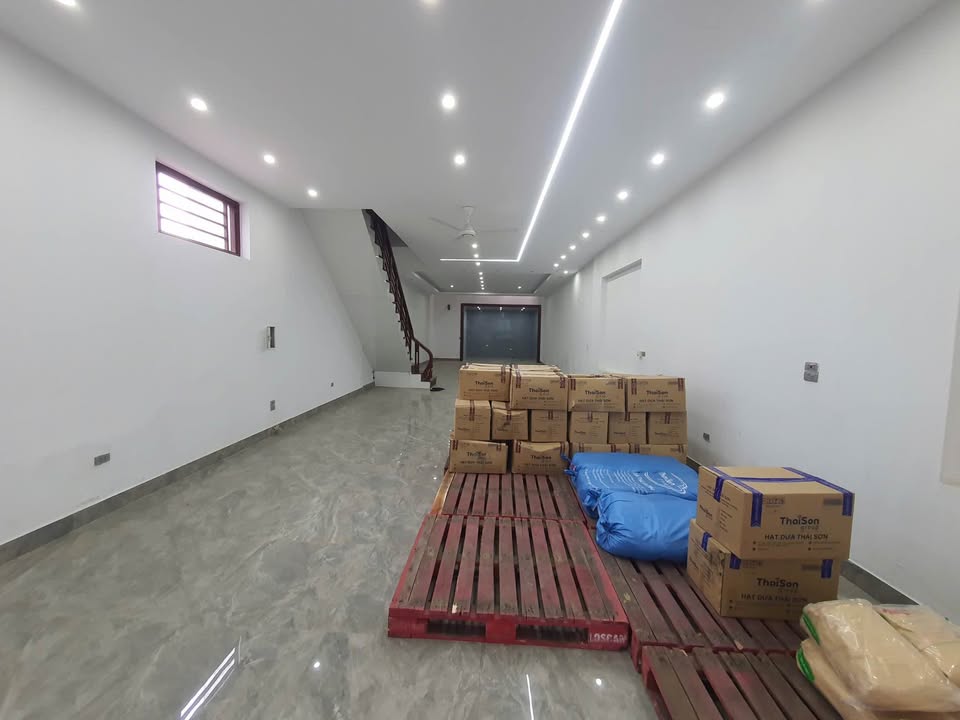Nhà 3 tầng mặt đường Nguyễn Chích, phường Nam Ngạn 150m² - Tiềm năng kinh doanh vượt trội!