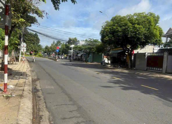 Nhà 2 mặt tiền kinh doanh đường CMT8, Bà Rịa 297m² giá 8.1 tỷ - Tiềm năng sinh lời cao!