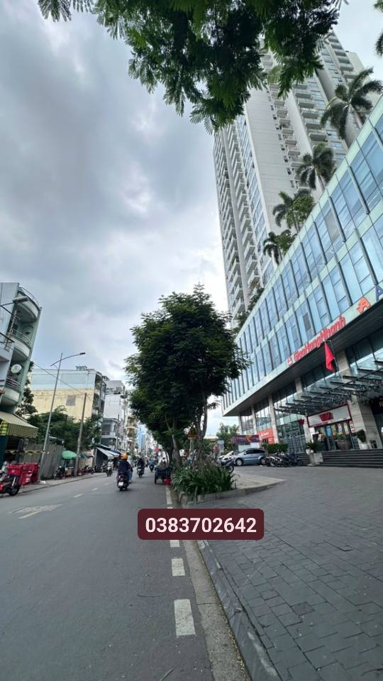 Bán nhà Thành Thái 60m² giá 10.9 tỷ - Hẻm 6m thông thoáng, tiện ích đầy đủ!