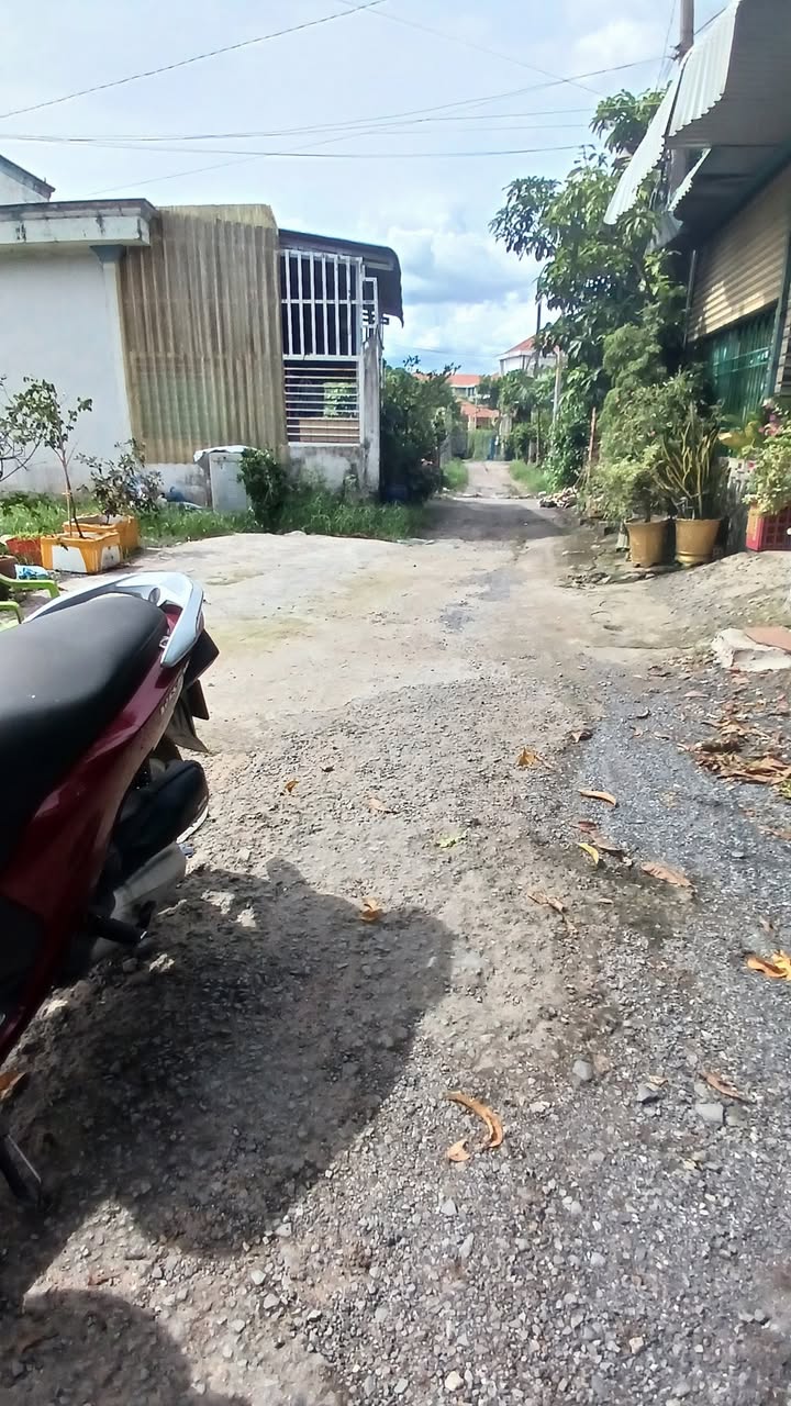 Đất sổ hồng Tân Hiệp Hóc Môn 105m² giá 2.55 tỷ - Gần trường học tiện lợi!