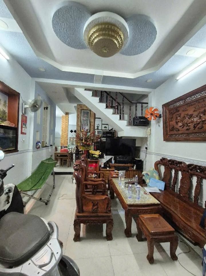 Nhà 2 tầng Tân Thới Hiệp 48.4m² giá 2 tỷ - Sổ hồng chính chủ, phong thủy tốt!