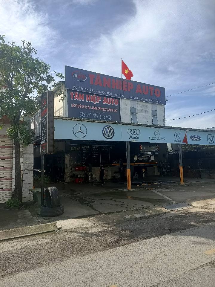 Bán nhà xưởng mặt tiền đường nhựa Tân Hiệp Hóc Môn 900m² giá 24.5 tỷ - Sẵn sàng sử dụng!