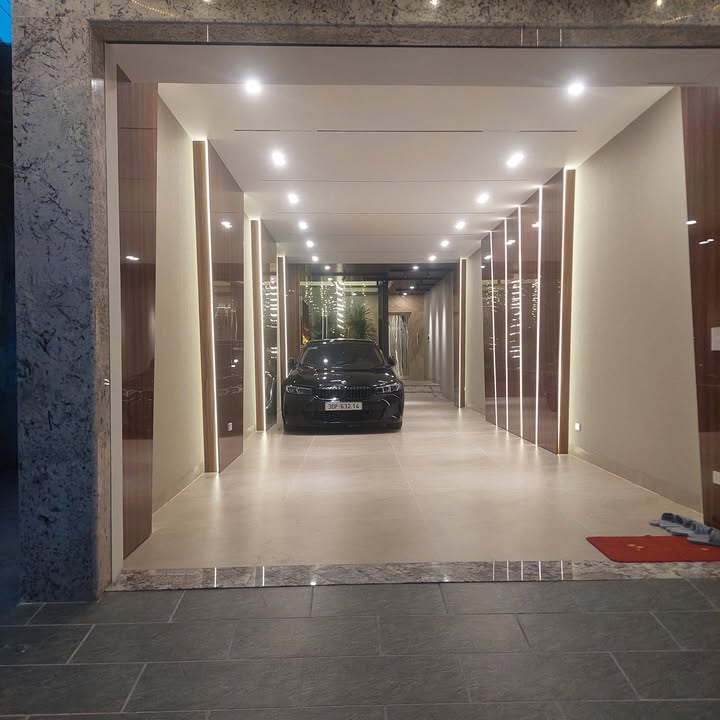 Nhà 7 tầng thang máy tại phường Việt Hưng, Quận Long Biên, 96m² - Thiết kế hiện đại, giá chỉ 20 tỷ!