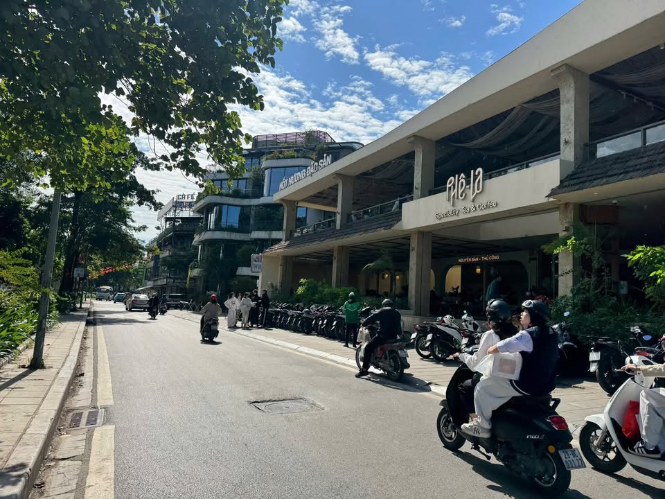 Bán khách sạn Trích Sài - Nguyễn Đình Thi, Tây Hồ - Diện tích 220m², giá 85 tỷ - Đầu tư sinh lời ngay!