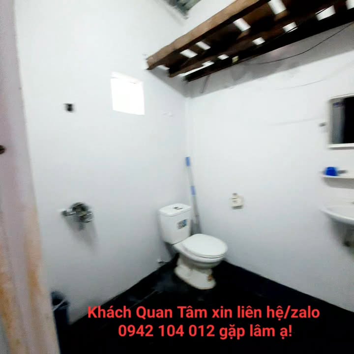 Nhà phố Đồng Hới 63m² giá 2 tỷ - Vị trí trung tâm, sổ đỏ chính chủ!