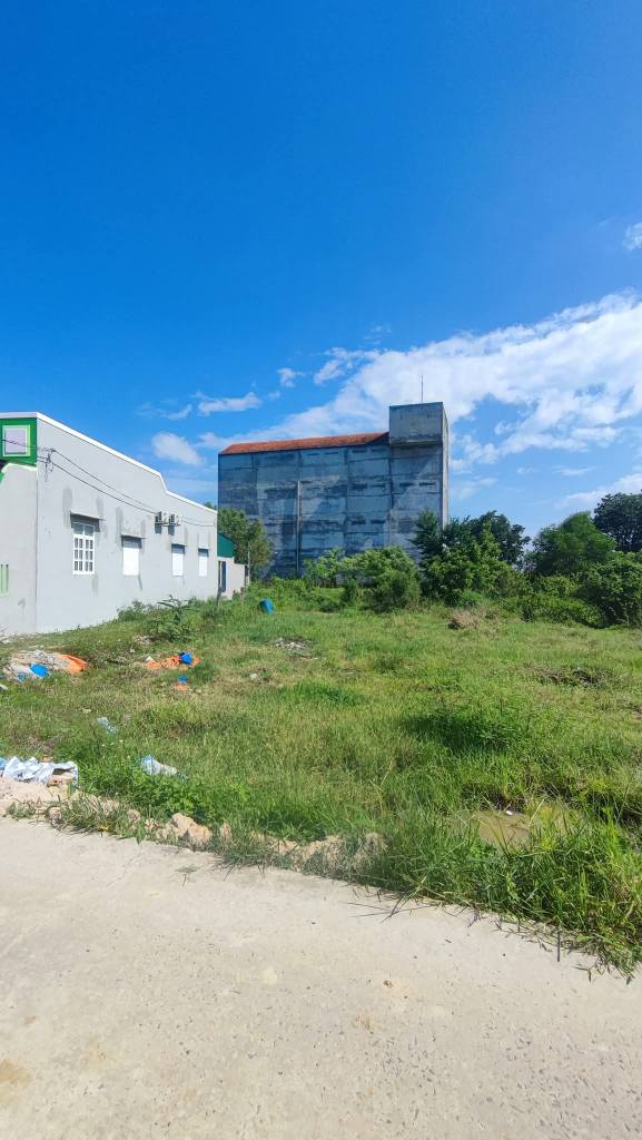 Nhà yến 4 tầng tại Thôn 3 Hàm Liêm, 681m² - Giá chỉ 2.6 tỷ, thương lượng ngay!