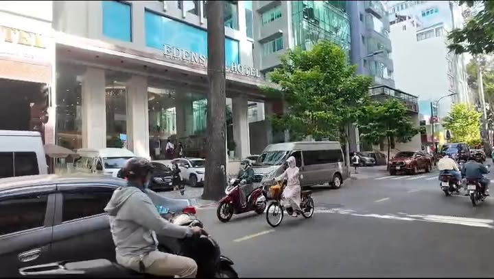 Khách sạn 40 phòng Bến Thành Q1 - Giá 230 tỷ - Dòng tiền ổn định 560 triệu/tháng!