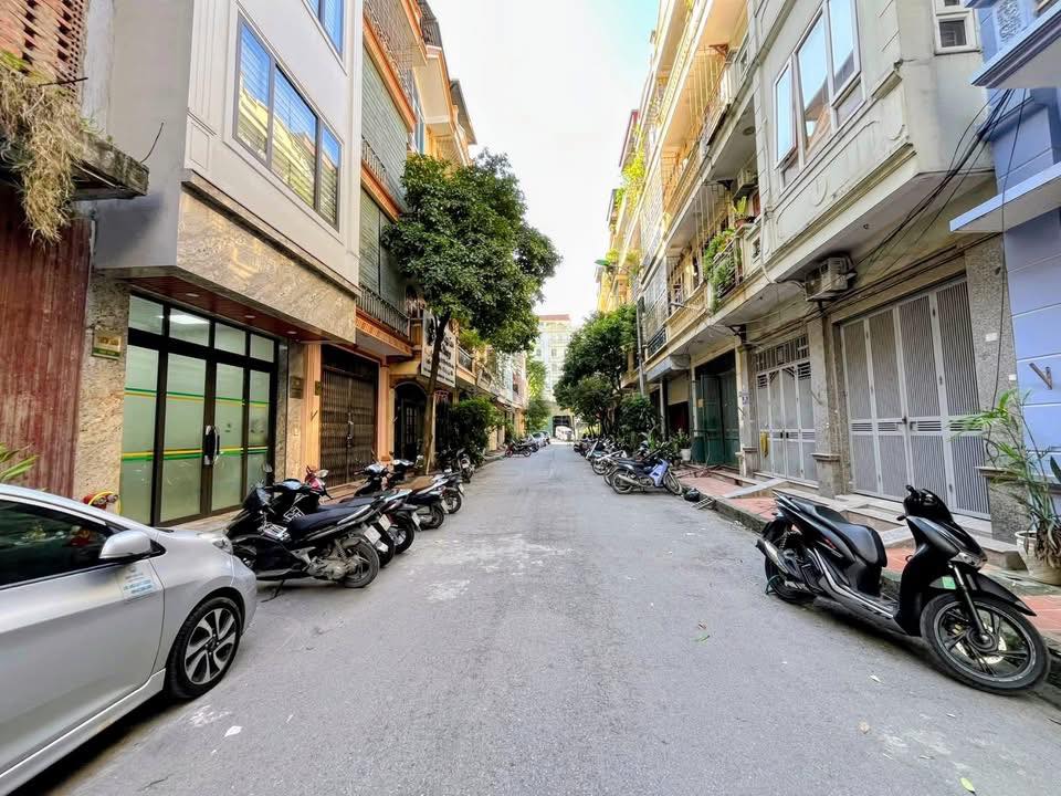 FrontHouse Lê Văn Lương 46m² giá 16 tỷ - Vị trí đắc địa, giao thông thuận lợi!