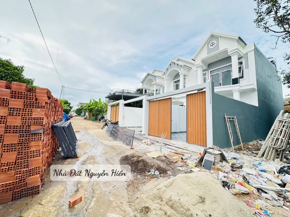 Nhà Lầu Bảo Vinh Long Khánh 100m² giá 2.63 tỷ - Thiết kế hiện đại, gần chợ và trường học!