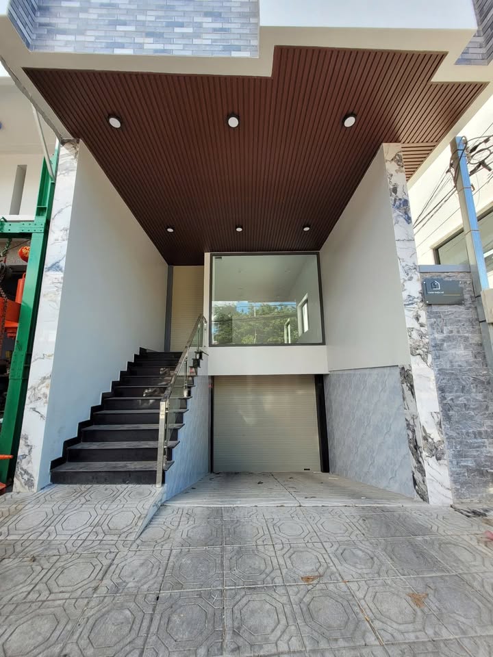 Cho thuê nhà mặt tiền Trần Phú, Bảo Lộc - 12 triệu/tháng, thích hợp làm văn phòng