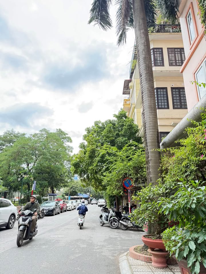 Apartment Tô Ngọc Vân Quảng An 200m² giá 54.99 tỷ - Đầu tư sinh lời tuyệt vời!