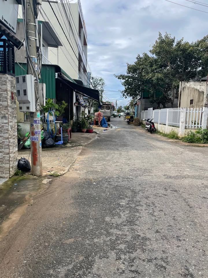 Nhà bán đường Nguyễn Bá Ngọc, Đức Trọng 189m² giá 2.45 tỷ - Không thể bỏ lỡ!