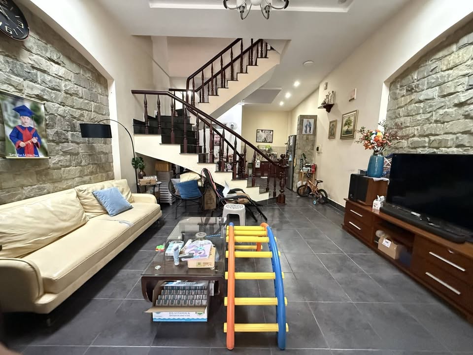Nhà Bàu Cát, Tân Bình 60m² giá 12.2 tỷ - Ô tô vào tận nhà, vị trí kinh doanh lý tưởng!