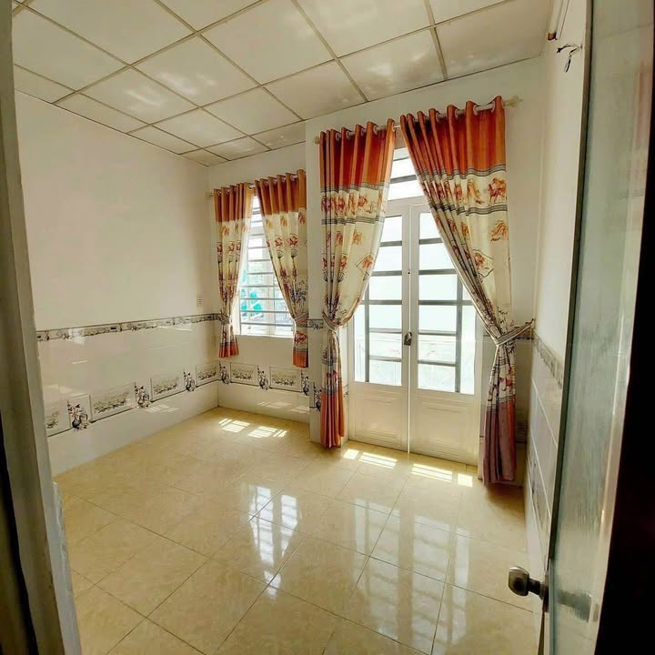 Nhà bán Thới Tam Thôn, Hóc Môn, 28.05m², giá 1.27 tỷ - Vị trí đẹp, tiện ích xung quanh!