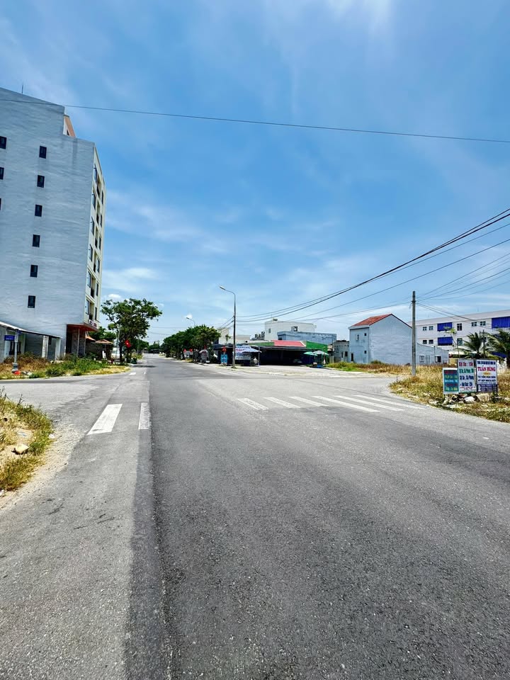 Đất liền kề sát biển Nguyễn Thần Hiến 300m² giá 20 tỷ - Cơ hội đầu tư hiếm có!