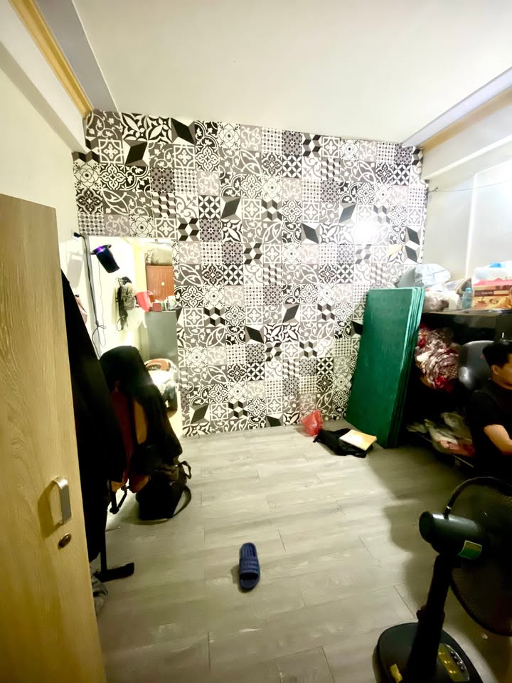 Phòng cho thuê tại Nguyễn Khánh Toàn 40m² giá 4.9 triệu - An ninh tốt, tiện nghi đầy đủ!