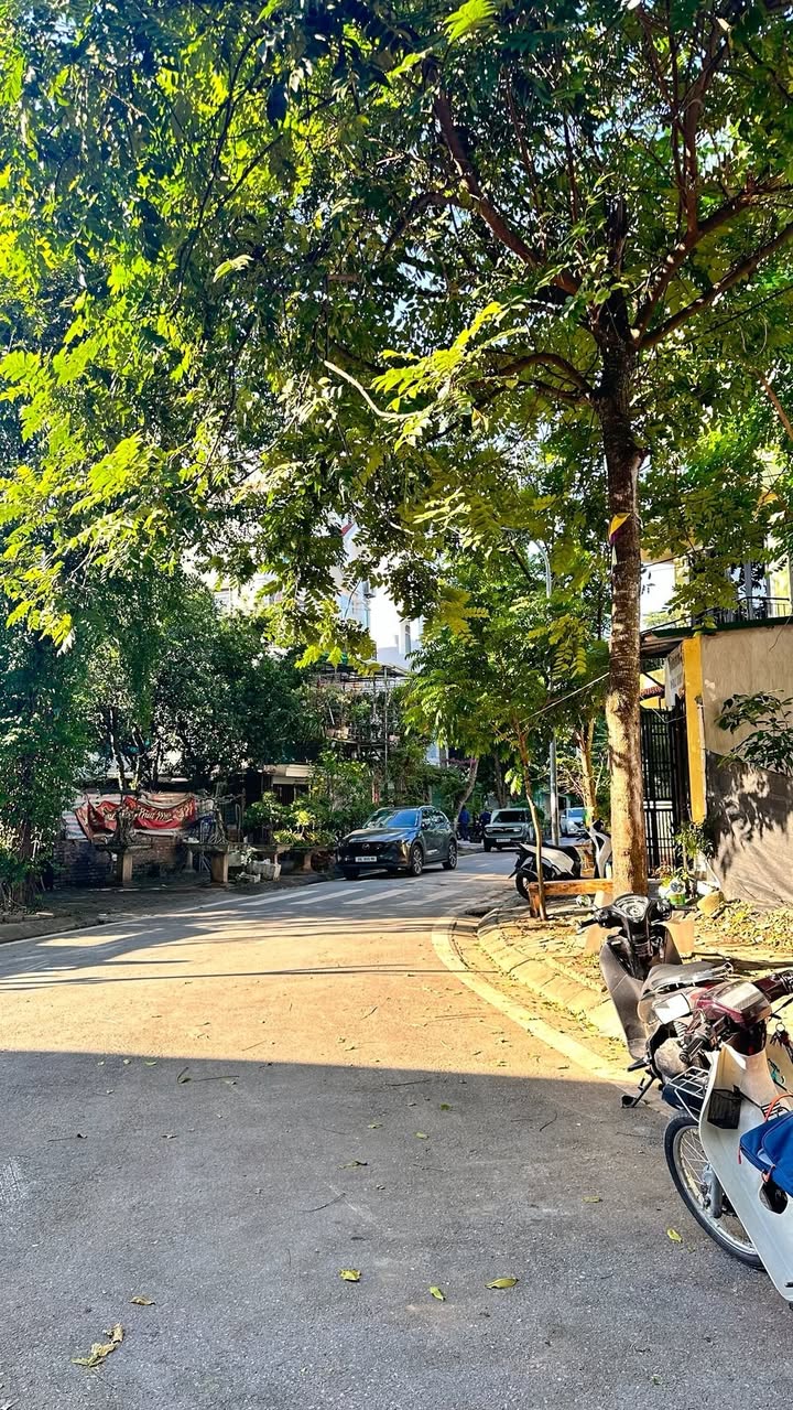 Đất Thạch Bàn Long Biên 50m² giá 12 tỷ - Vị trí vàng gần Aeon Mall!