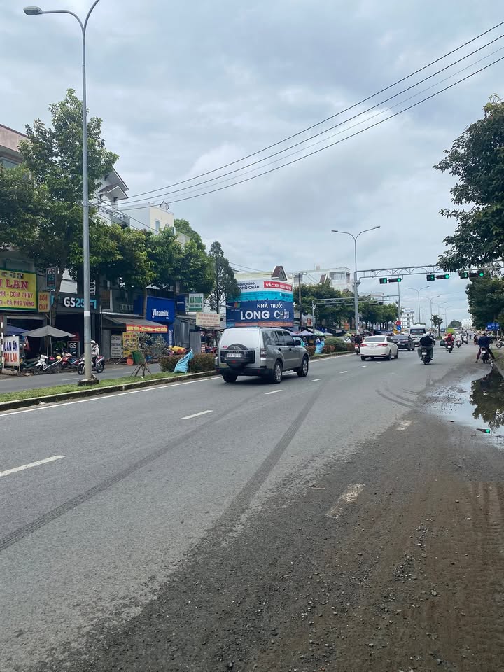 Nhà mặt tiền Nguyễn Văn Cừ, Cần Thơ 200m² giá 22 tỷ - Kinh doanh thuận lợi!