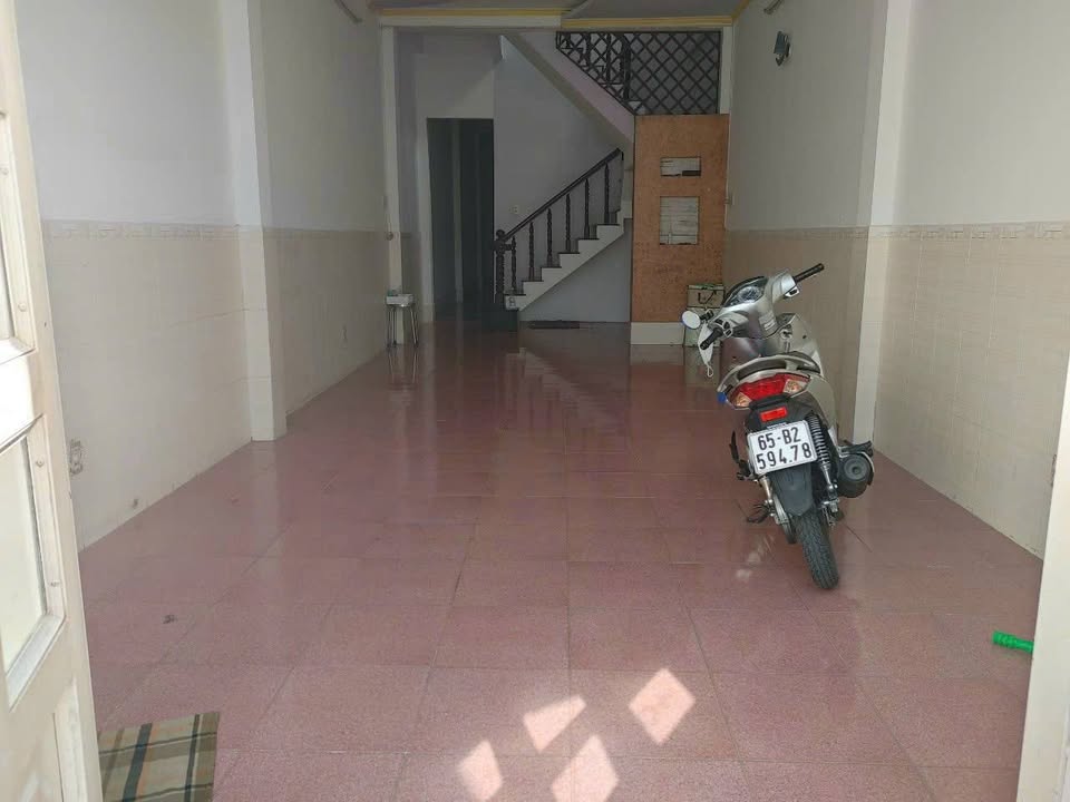 Nhà 1 Lầu Hẻm 70 CMT8, Ninh Kiều 108m² Giá 5.7 Tỷ - Vị Trí Trung Tâm