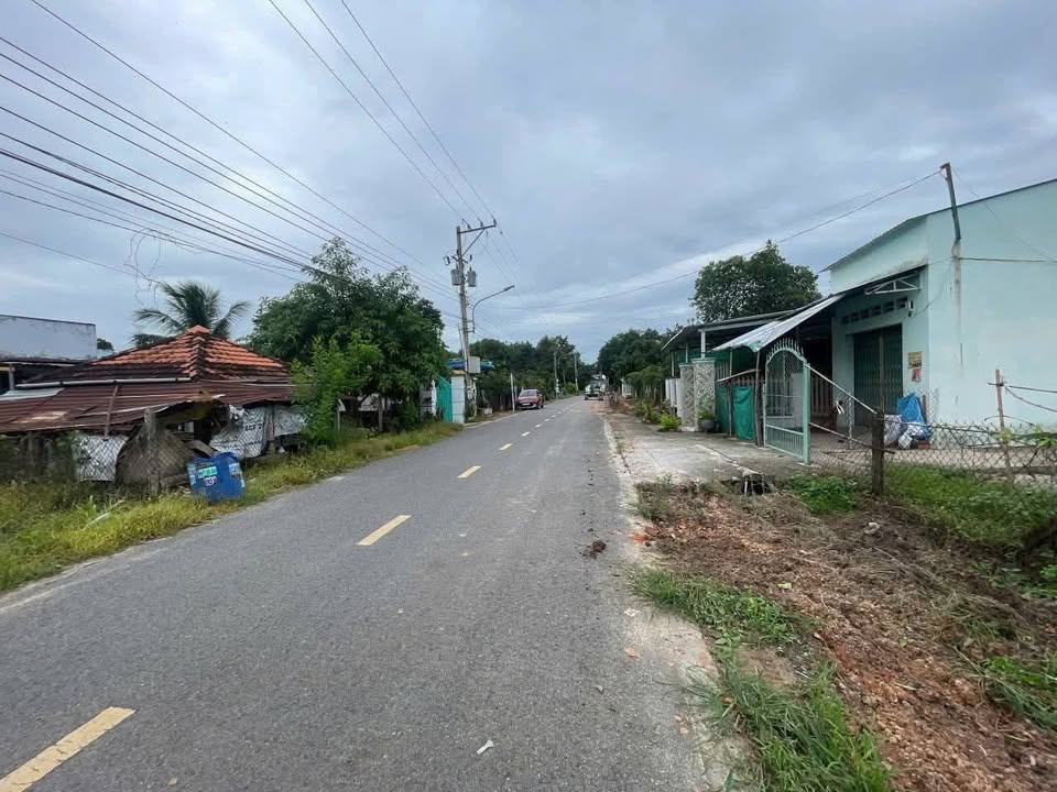 Đất nền liền kề mặt tiền đường nhựa KP4 Tân Định 250m² giá 1.5 tỷ - Cơ hội đầu tư hấp dẫn!