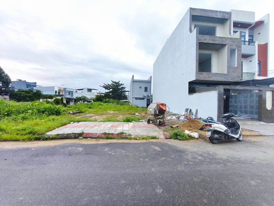 Nhà bán đường Nhân Hòa 3, Hòa Xuân, Đà Nẵng 100m² giá 3.98 tỷ - Sát công viên thoáng đãng!