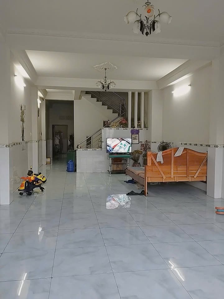 Mặt tiền kinh doanh Xóm Vắng, Dĩ An 100m² giá 7.2 tỷ - Kinh doanh ngay!