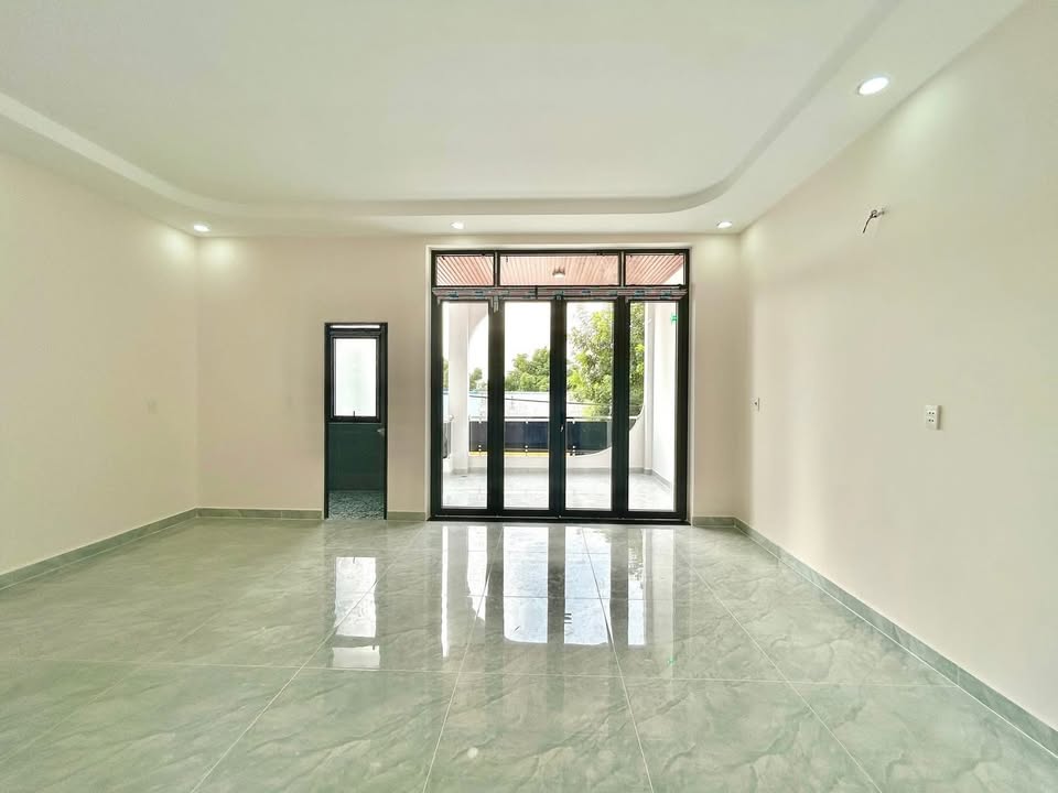 Nhà phố KDC Trung Thành 120m² giá 3.89 tỷ - Thiết kế hiện đại, tiện ích đầy đủ!