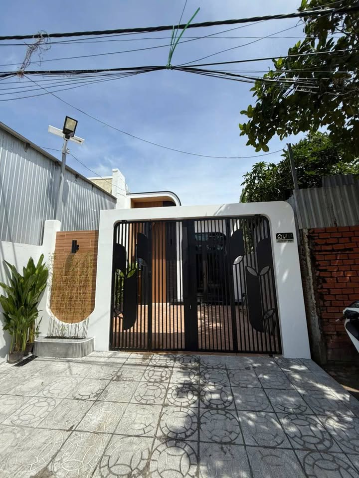 Nhà mặt tiền Nguyễn Huy Tưởng, Rạch Giá 100m² giá 2.19 tỷ - Sẵn sàng dọn vào ở!