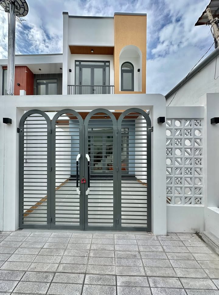 Nhà mặt tiền đường Chu Văn An, Rạch Giá 65m² giá 2.25 tỷ - Kinh doanh ngay!